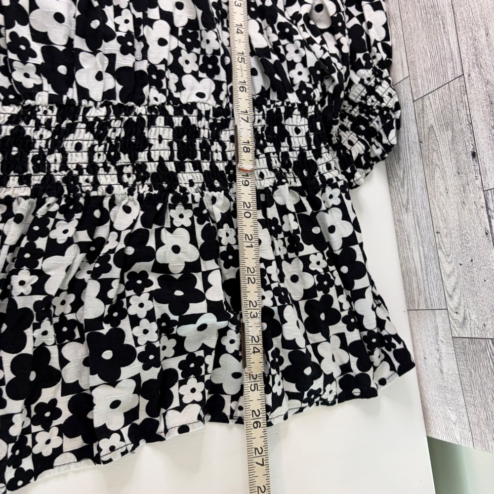 Cato Blouse Womens 22/24W Black White Floral Smocked Peplum Rayon Top - Picture 7 of 9